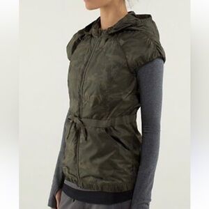 Lululemon Spring Fling Hooded Vest Olive Camo Jacket - 4